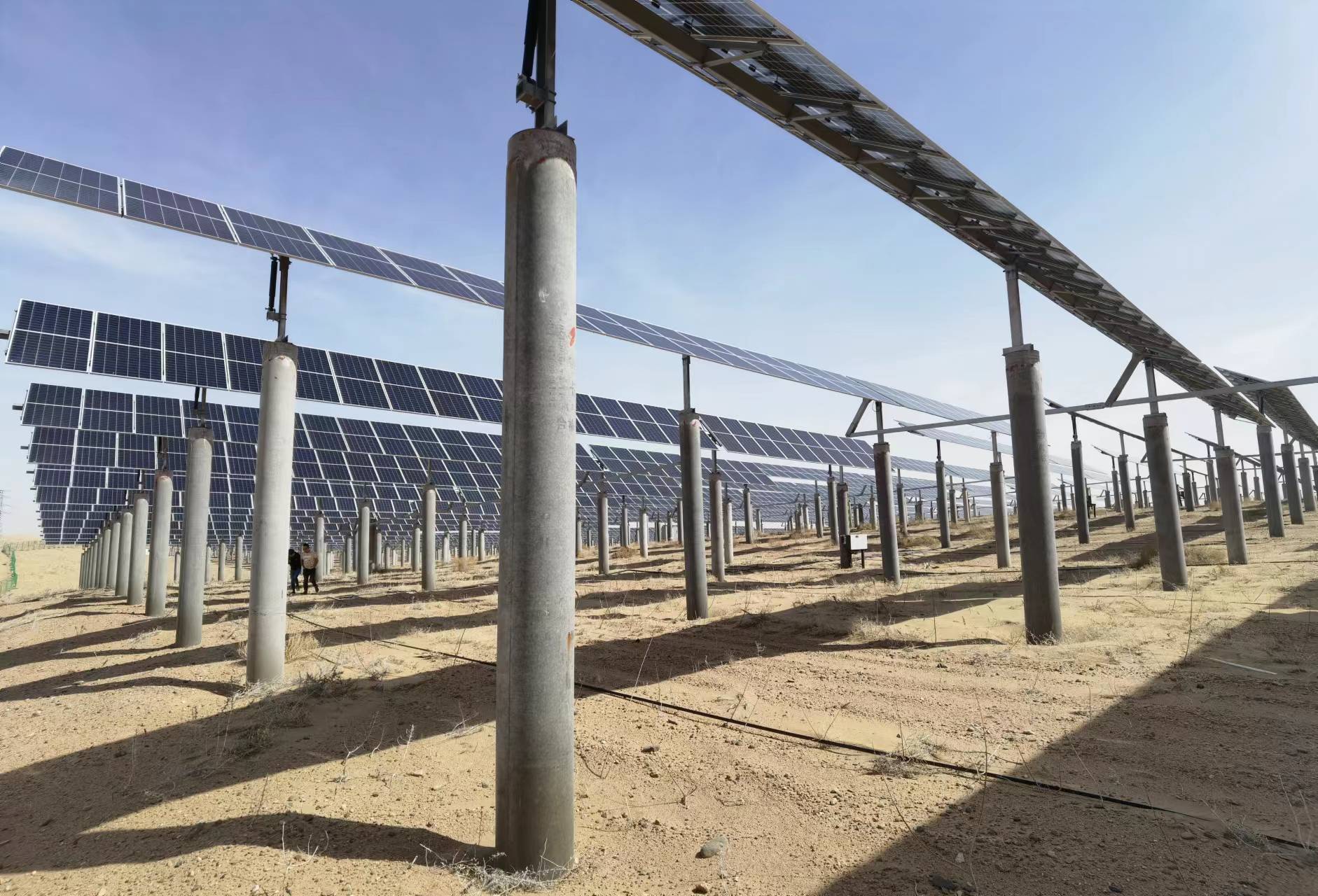 “宁湘直流”腾格里戈壁新能源基地光伏项目